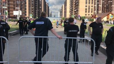 Жители Мурино вышли на акцию протеста против торговых палаток на бульваре - dp.ru - Мурино