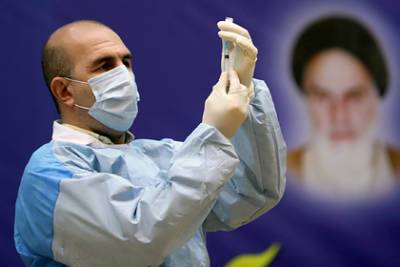 Аля Хаменеи - Власти Ирана столкнулись с дефицитом вакцины против коронавируса - lenta.ru - США - Англия - Иран