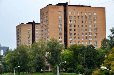 Приятели вытолкнули мужчину с пятого этажа во время пьяной драки в Москве - vm.ru - Москва - Россия - Юлия Иванова - Следственный Комитет