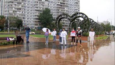 Евгений Нифантьев - В Москве прошел флешмоб среди подростков "Не трать время на соцсети" - tvc.ru - Москва