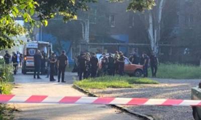 ЧП произошло в харьковском дворе, слетелись спасатели: фото с места - politeka.net - Украина - Кривой Рог - Харьковская обл. - Харьков - Днепропетровская обл. - район Шевченковский - Мина