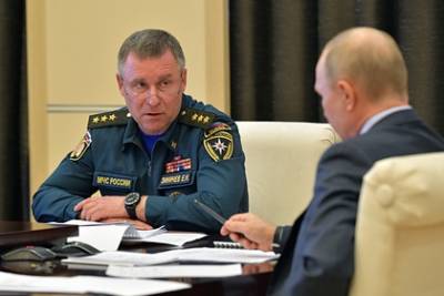Владимир Путин - Евгений Зиничев - Путин направил главу МЧС в Якутию для борьбы с пожарами - lenta.ru - Россия - респ. Саха