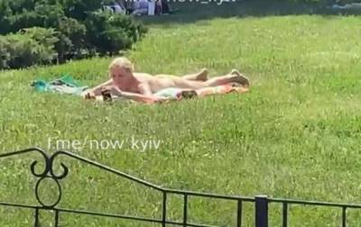 Под киевской церковью загорала обнаженная женщина - korrespondent.net - Украина - Киев - Славянск - Черкассы - Донецкая обл.