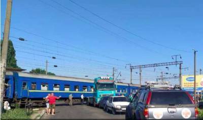 В Одессе поезд протаранил грузовик - lenta.ua - Украина - Одесса