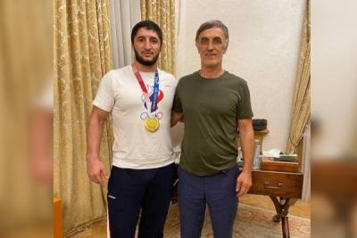Абдулрашид Садулаев - Магомед Гаджиев - Депутат Госдумы подарил 1 млн долларов чемпиону Олимпиады в Токио - govoritmoskva.ru - Россия - Токио - Рио-Де-Жанейро