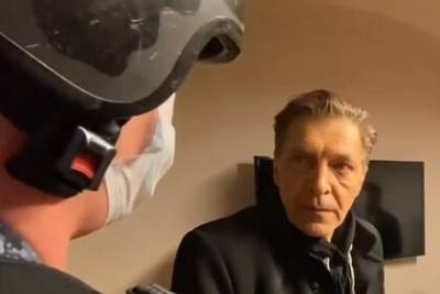 Александр Невзоров - На Невзорова напал православный активист - lenta.ru - Санкт-Петербург