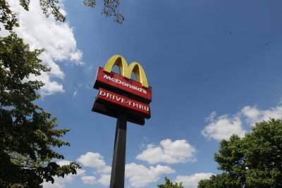 McDonald’s обязует своих сотрудников в США привиться от COVID-19 к 27 сентября - trend.az - США