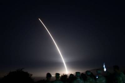 В США провели испытания межконтинентальной баллистической ракеты (ФОТО) - enovosty.com - США - шт. Калифорния - Маршалловы Острова