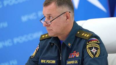 Владимир Путин - Евгений Зиничев - Глава МЧС РФ прибыл в зону ликвидации лесных пожаров в Якутии - iz.ru - Россия - Израиль - респ. Саха