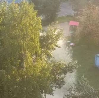 На Просвещения отключили «коммунальный фонтан» - neva.today - Санкт-Петербург