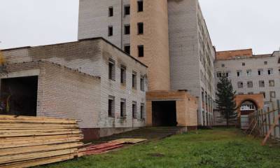 Виктор Россыпнов - Стало известно, когда закончат реконструкцию недостроенной больницы на Древлянке - gubdaily.ru - республика Карелия