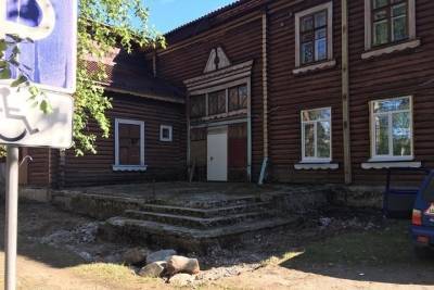 В Зеленоборском капитально отремонтируют фасад уникального деревянного здания - murmansk.mk.ru - Мурманская обл.