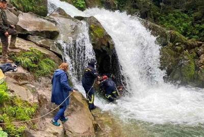 Гибель школьника в водопаде на Львовщине: классному руководителю объявлено подозрение - kp.ua - Украина - Львов