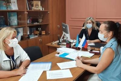 Власти Брянщины выделят почти 400 млн рублей на жилье для сирот - mk.ru - Брянская обл.