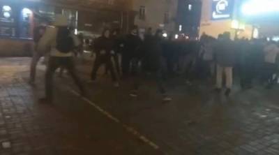Уличная драка закончилась поножовщиной и избиением полиции: фото и детали инцидента - politeka.net - Россия - Украина
