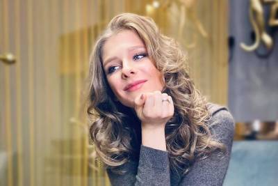 Элизабет Арзамасова - «Бычки и следы ботинок на кровати»: Лиза Арзамасова вспомнила, как ее обокрали - vm.ru