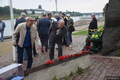 В Пскове почтили память моряков, погибших на подводной лодке «Курск» - mk-pskov.ru - Россия - Псков - Курск