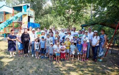 Пофарбували, відремонтували, привезли подарунки: добрі справи “БСХ Побутова Техніка” (BSH) - korrespondent.net - Украина