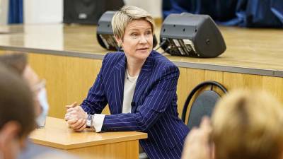 Владимир Путин - Елена Шмелева - Шмелева оценила результаты капремонта школы в Екатеринбурге - iz.ru - Россия - Израиль - Екатеринбург