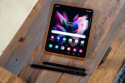 Смартфон Samsung за 170 тысяч рублей остался без зарядки в комплекте - lenta.ru - Россия
