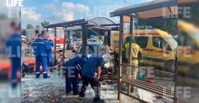 Иномарка влетела в остановку с людьми на юго-западе Москвы, есть пострадавшие - reendex.ru - Москва