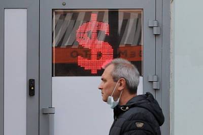 Анастасий Башкатов - Политика Центробанка привлекла валютных спекулянтов - ng.ru - Москва