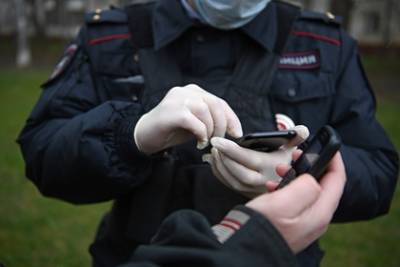 Полицейские в Екатеринбурге подрабатывали на закладках наркотиков - lenta.ru - Екатеринбург - Свердловская обл.