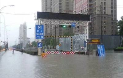 Наводнения в Китае: тысячи людей эвакуировали, десятки погибших - novostiua.news - Украина - Китай - п. Хубэй