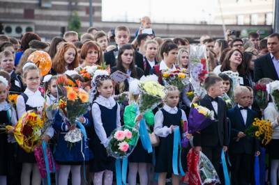 Петербургские родители стали вторыми в России по тратам на сборы ребенка в школу - neva.today - Россия - Санкт-Петербург - Красноярск