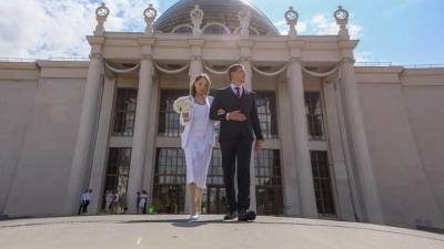 Более 900 пар планируют пожениться в столице на Медовый Спас - vm.ru - Москва