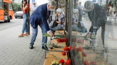 Александр Гусев - Губернатор принёс цветы на место взрыва маршрутки в Воронеже - vestivrn.ru - Воронеж