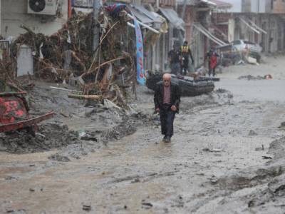 Число жертв наводнения на севере Турции возросло до 27 - unn.com.ua - Украина - Киев - Турция - Стамбул