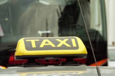 Комтранс Петербурга обязал сервисы такси вакцинировать 80% сотрудников - abnews.ru - Санкт-Петербург