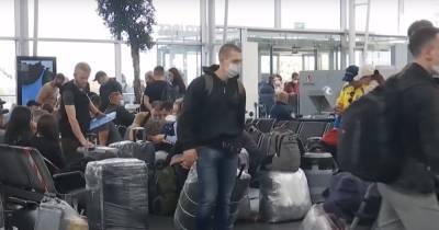 Самолет "забыл" детей в Борисполе: "все звали на помощь" - politeka.net - Украина - Киев - Польша - Мелитополь - Борисполь
