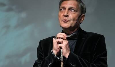 Александр Невзоров - По-христиански! Атеист Невзоров простил верующего, который напал на него с кулаками - newizv.ru
