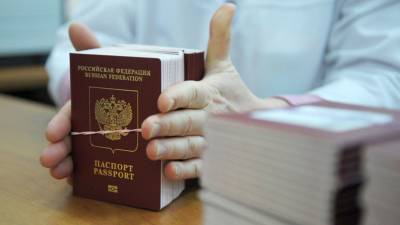 Более 184 тысяч граждан Украины получили гражданство России за полгода - russian.rt.com - Россия - Украина - Казахстан - Луганская обл. - Таджикистан