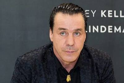 Тилль Линдеманн - Эрмитаж обвинил лидера Rammstein Тилля Линдеманна в «грязной игре» - versia.ru - Россия - Германия