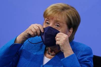 Ангела Меркель - Агентство DPA сообщило, что канцлер ФРГ Меркель после ухода в отставку будет получать пенсию около 15000 евро в месяц - argumenti.ru - Германия