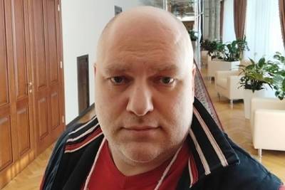 Дмитрий Петровский - Максим Шалунов - Российский депутат перевел зарплаты хоккеистов в количество построенных школ - lenta.ru - Ярославль