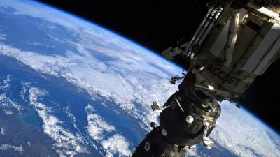 NASA опровергло причастность астронавтов из США к появлению дыры на МКС - vm.ru - США