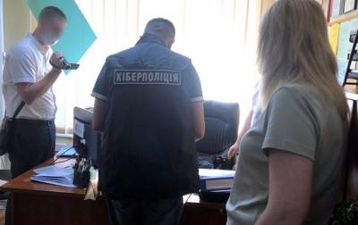 В Киеве преподаватель ВУЗа провернула аферу на 600 тыс. грн - korrespondent.net - Украина - Киев