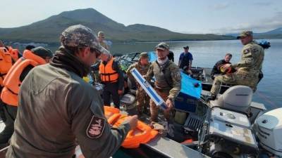 Появились кадры со дна озера на Камчатке, куда рухнул вертолет Ми-8 с туристами - 5-tv.ru - Камчатский край - территория Кроноцкий