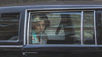 принцесса Диана - Эмма Коррин - Сыгравшая принцессу Диану актриса совершила каминг-аут как квир-персона - 5-tv.ru - Англия - Великобритания