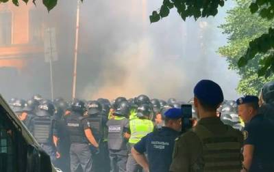 Под ОП пострадали восемь полицейских - СМИ - korrespondent.net - Украина - Киев