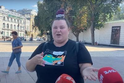 Волонтеры рассказали, как Alyona Alyona попиарилась на уборке Софийской площади - kp.ua - Украина