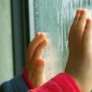 В Энергодаре годовалый мальчик выпал из окна пятого этажа: ребенка госпитализировали - reporter-ua.com - Запорожье