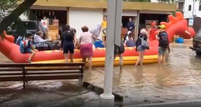 В Анапе людей из затопленных районов эвакуировали на надувном драконе - znak.com - Анапа