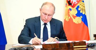 Владимир Путин - Путин поручил отправить детей из Якутии на отдых в детские лагеря - ren.tv - Россия - респ. Саха