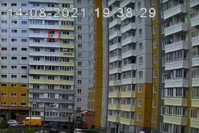 В Красноярске с балкона 11 этажа упала женщина - kras.mk.ru - Красноярск