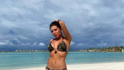 Константин Ивлев - Молодая жена Ивлева полностью оголилась на пляже и выложила фото в сети - 5-tv.ru - Мальдивы
